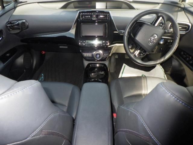 2019 Toyota Prius Aツーリングセレクション auction photo 3
