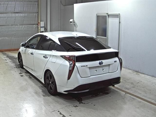 2019 Toyota Prius Aツーリングセレクション auction photo 2