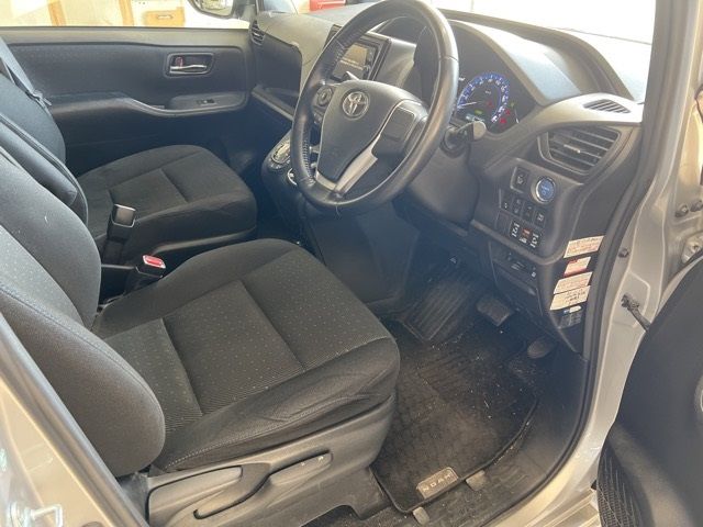 2016 Toyota Noah G auction photo 4