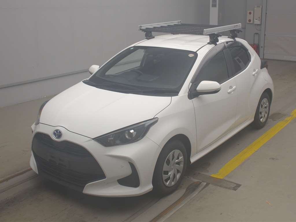 Japan Auction Vehicles 4 2021 Toyota Yaris ハイブリッドX auction photo