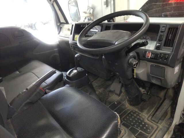 2019 Isuzu Elf Full flat low auction photo 3