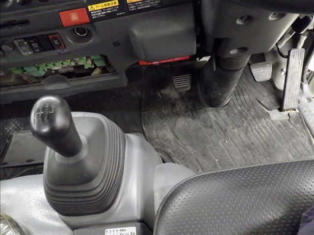 2012 Isuzu Elf auction photo 7