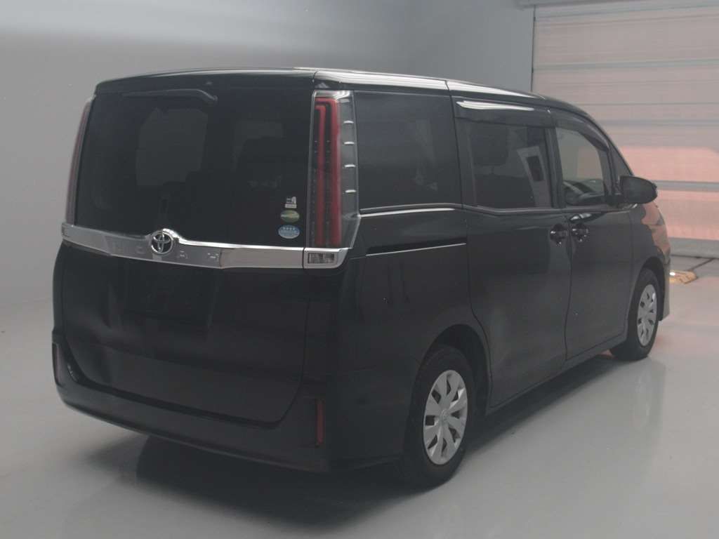 2018 Toyota Noah X auction photo 2