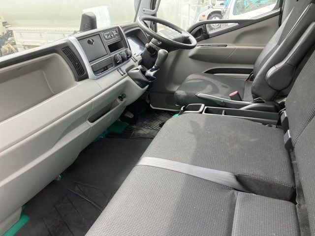 2018 Mitsubishi Fuso Canter Hira auction photo 5