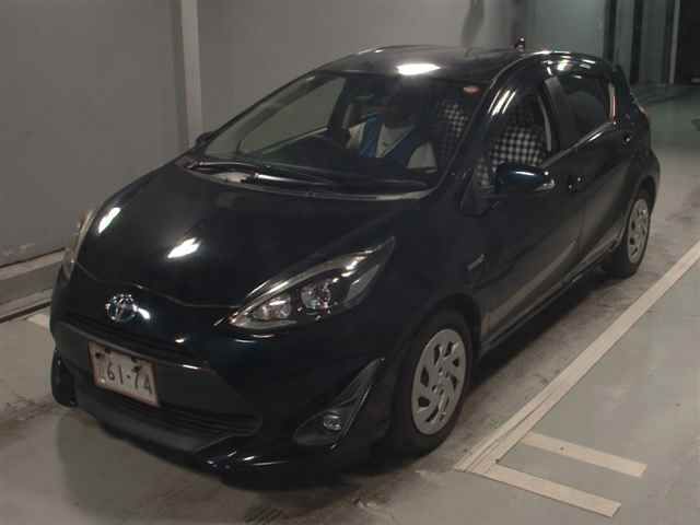 2017 Toyota Aqua S auction photo 4