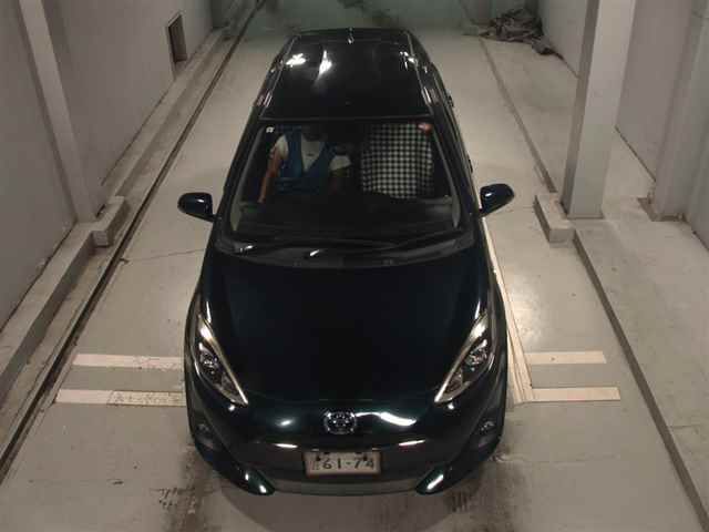 2017 Toyota Aqua S auction photo 6