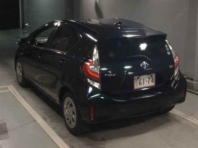 2017 Toyota Aqua S auction photo 2
