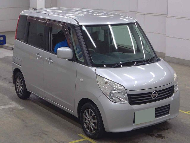 2011 Nissan Roox G 4WD Japan auction vehicle