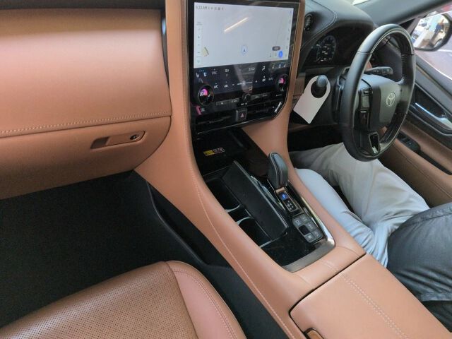 2025 Toyota Vellfire Z Premier auction photo 3