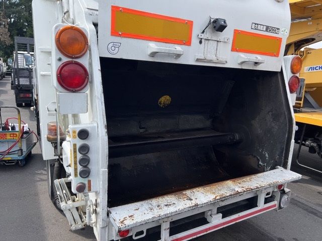 2012 Isuzu Elf auction photo 21