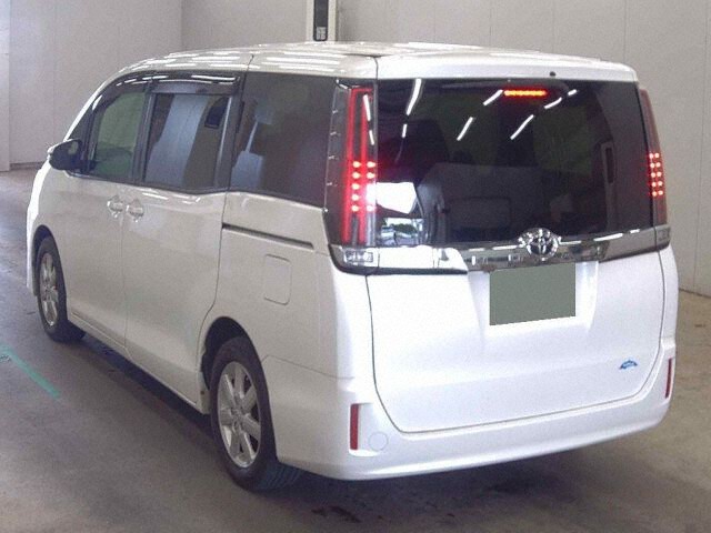 2017 Toyota Noah G auction photo 2