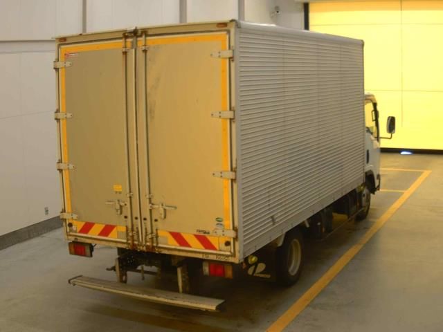 2013 Isuzu Elf Van auction photo 2