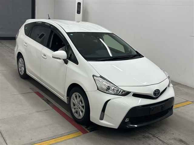 2021 Toyota Prius Alpha S Japan auction vehicle