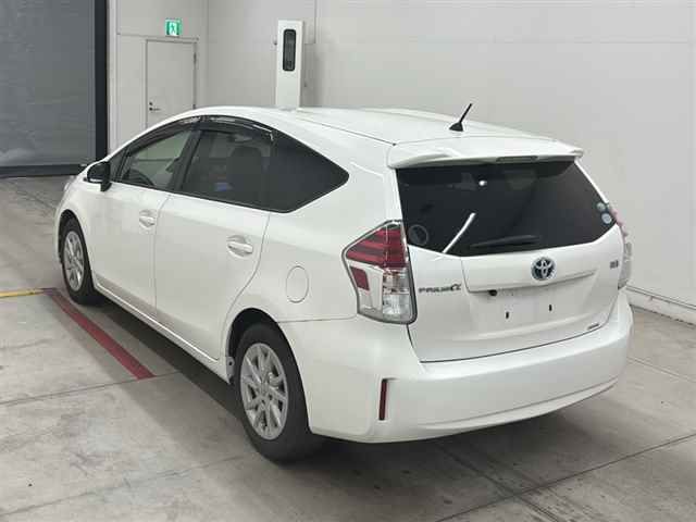 2021 Toyota Prius Alpha S auction photo 2