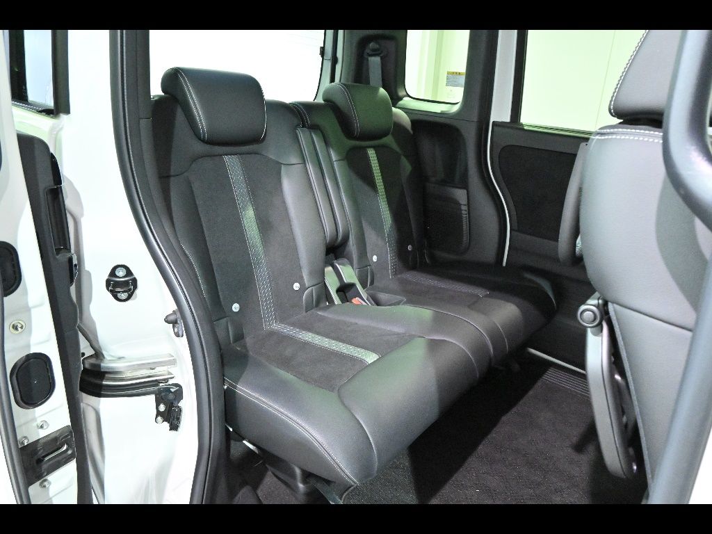 2021 Honda N-BOX 4WD カスタムLターボ auction photo 7