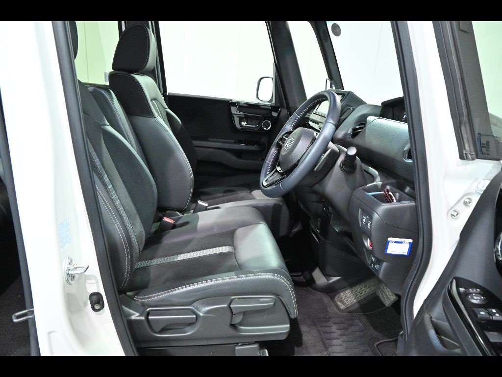 2021 Honda N-BOX 4WD カスタムLターボ auction photo 6
