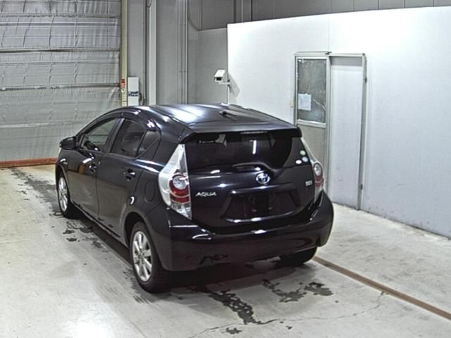 2014 Toyota Aqua G auction photo 2