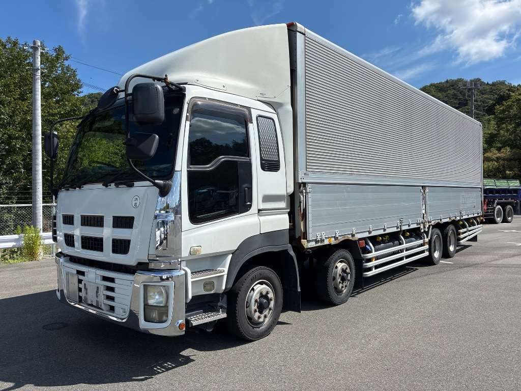 Japan Auction Vehicles 4 2012 Isuzu Giga ウィング auction photo