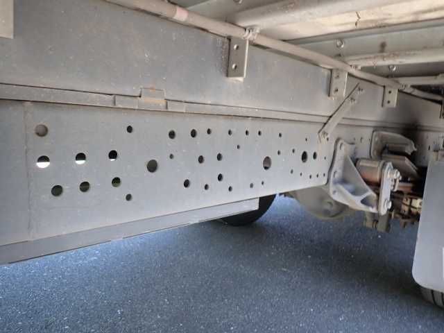 2021 Isuzu Elf 2.95t refrigerated/freezer truck, 3°C auction photo 6