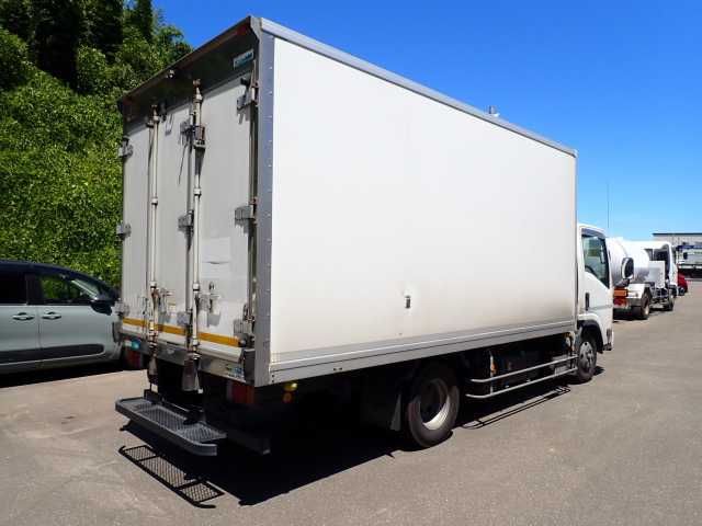 2021 Isuzu Elf 2.95t refrigerated/freezer truck, 3°C auction photo 2