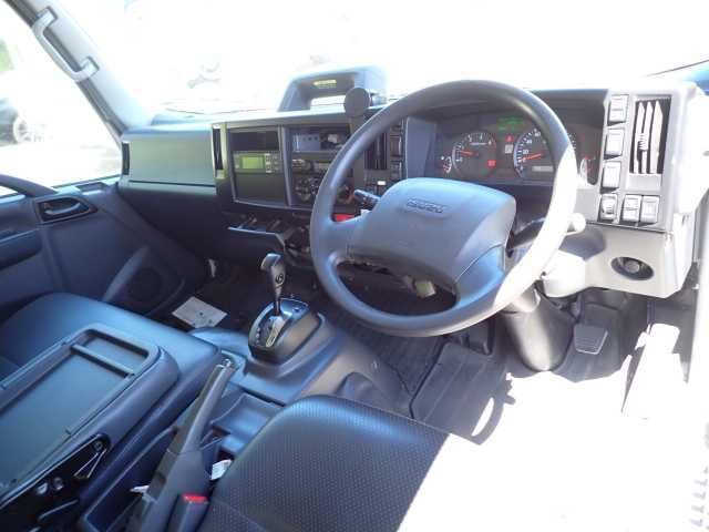 2021 Isuzu Elf 2.95t refrigerated/freezer truck, 3°C auction photo 5