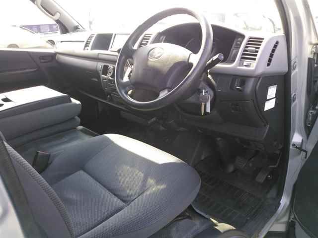 2013 Toyota Regius Ace 4WD Super Long DX auction photo 3