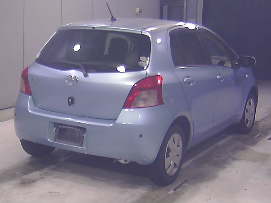 2007 Toyota ヴィッツ 5HB F Advanced Edition auction photo 2