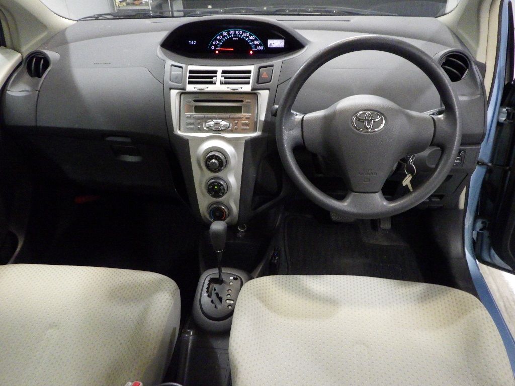 2007 Toyota ヴィッツ 5HB F Advanced Edition auction photo 3