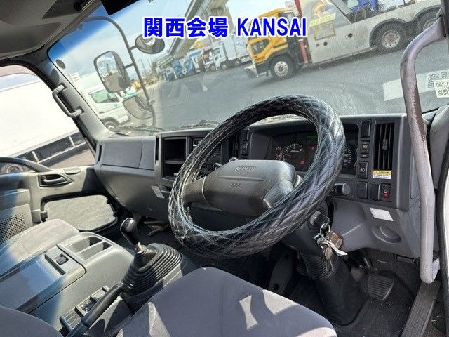 2012 Isuzu Forward アルミウイング auction photo 4
