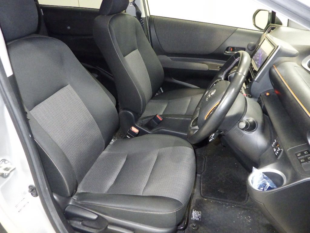 2019 Toyota Sienta Hybrid Fanbase G auction photo 6