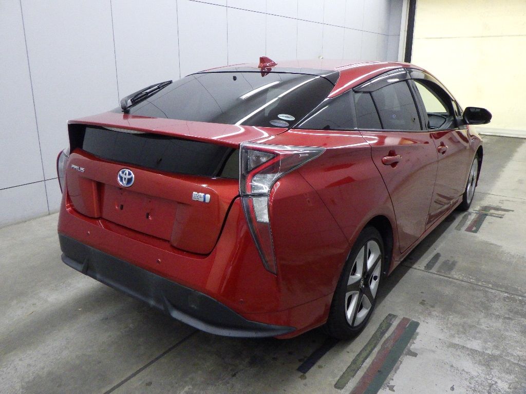 2017 Toyota Prius Aツーリングセレクション auction photo 2