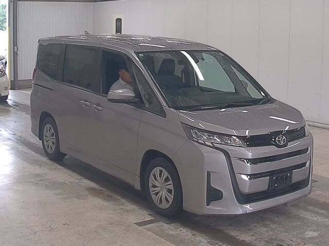 Japan Auction Vehicles 8 2023 Toyota Noah X auction photo