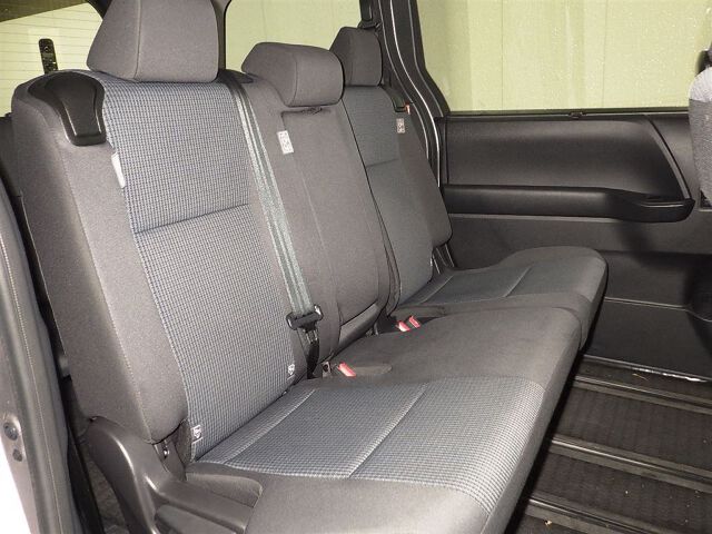 2023 Toyota Noah X auction photo 6