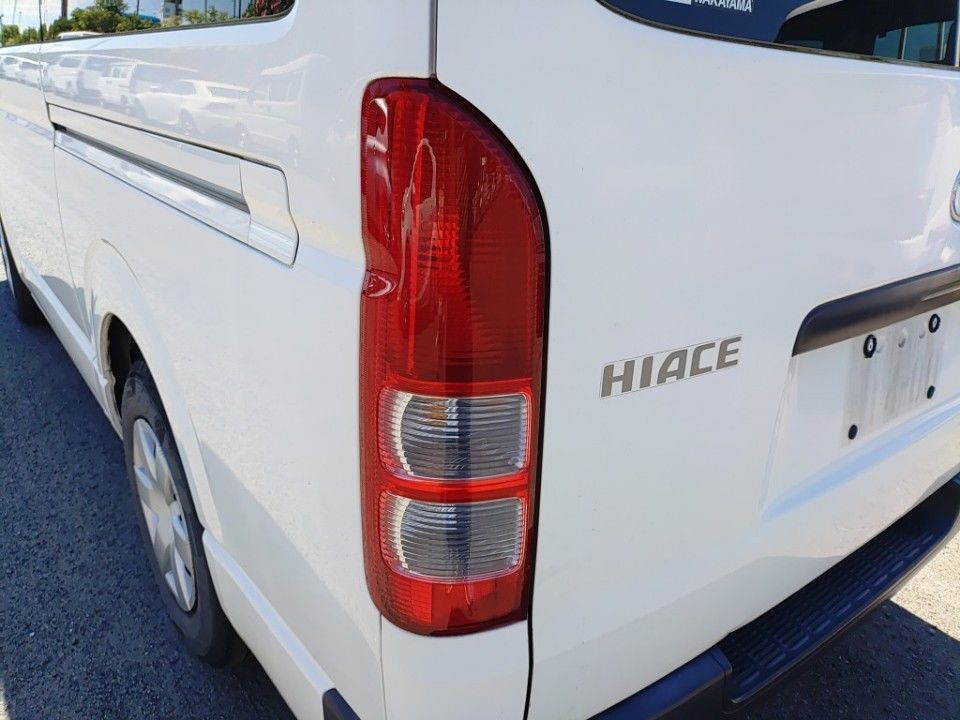 2021 Toyota Hiace auction photo 24