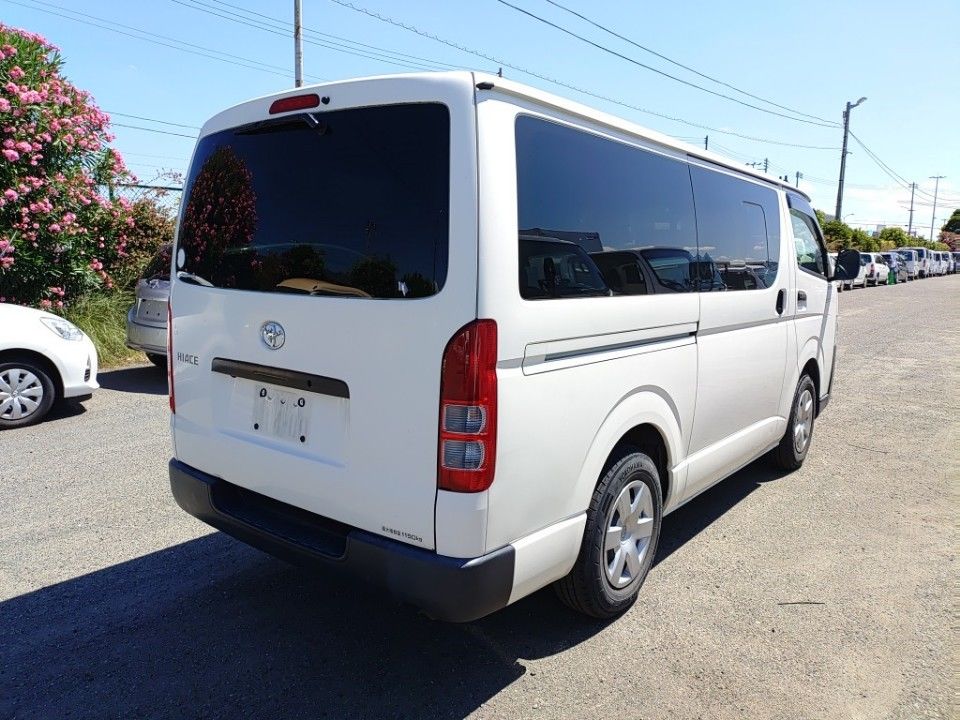 2021 Toyota Hiace auction photo 2