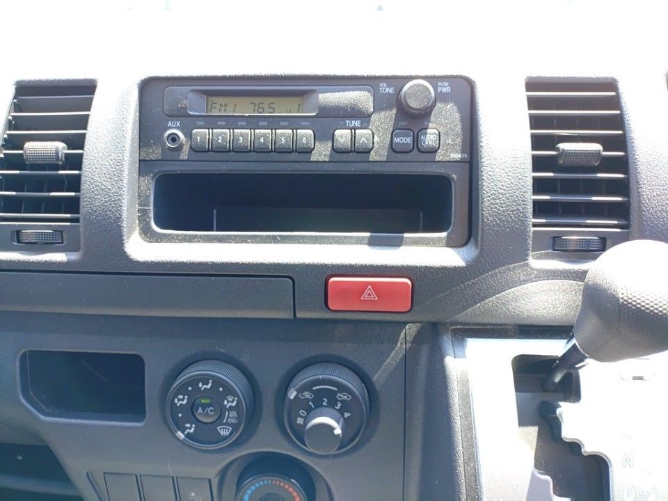 2021 Toyota Hiace auction photo 11