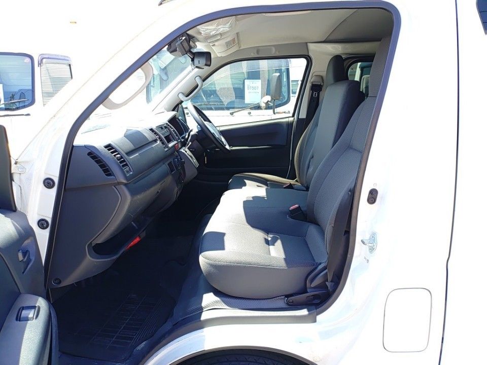 2021 Toyota Hiace auction photo 16