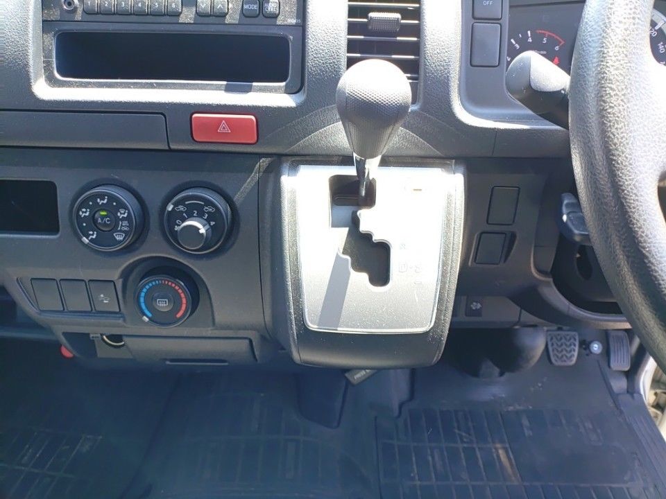 2021 Toyota Hiace auction photo 12
