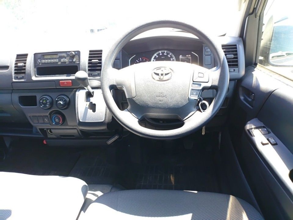 2021 Toyota Hiace auction photo 3
