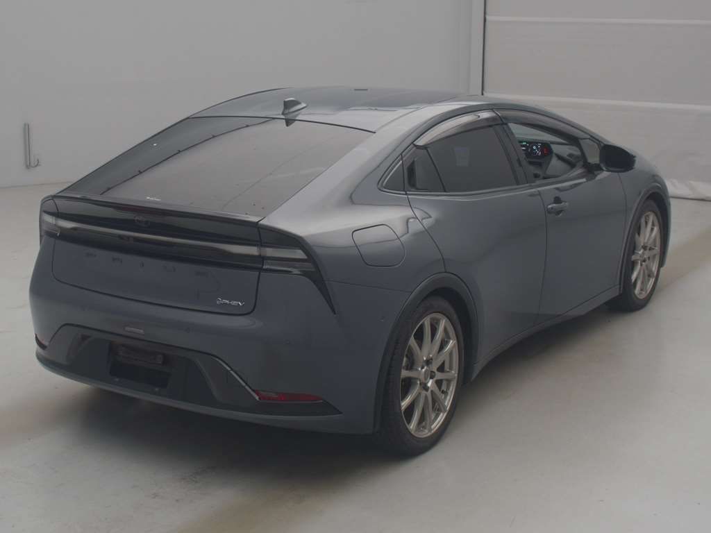 2024 Toyota Prius PHEV Z auction photo 2