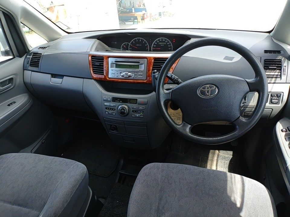 2006 Toyota Noah auction photo 3