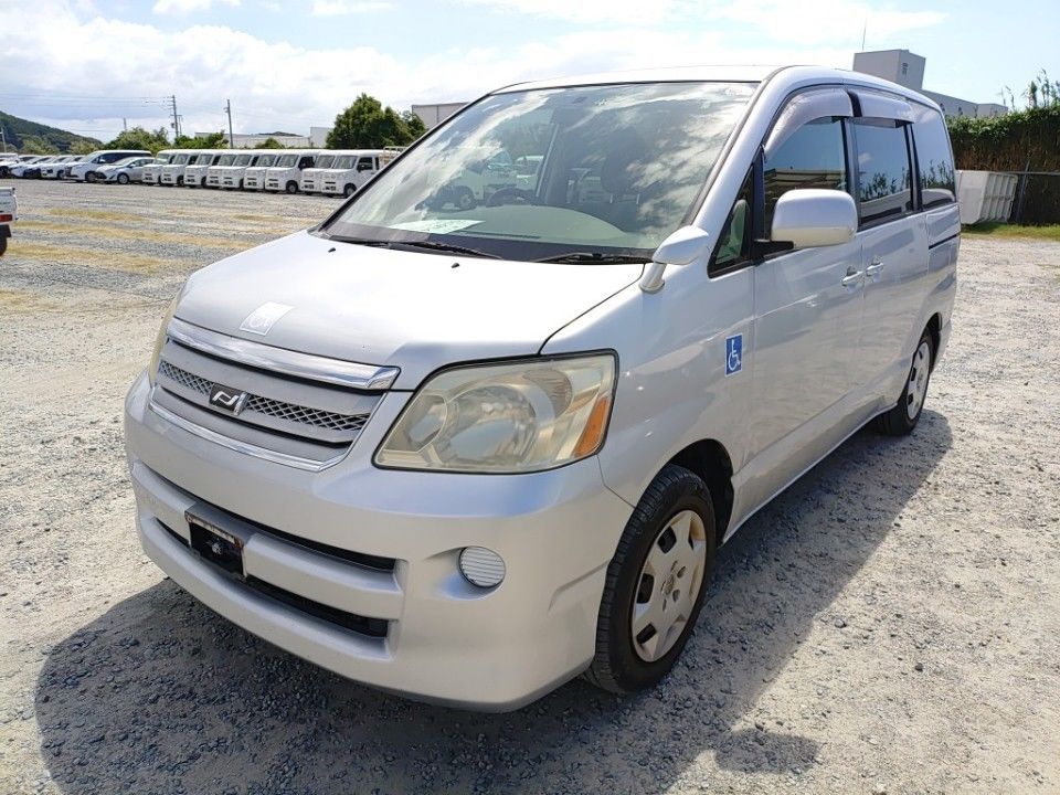 Japan Auction Vehicles 34 2006 Toyota Noah auction photo