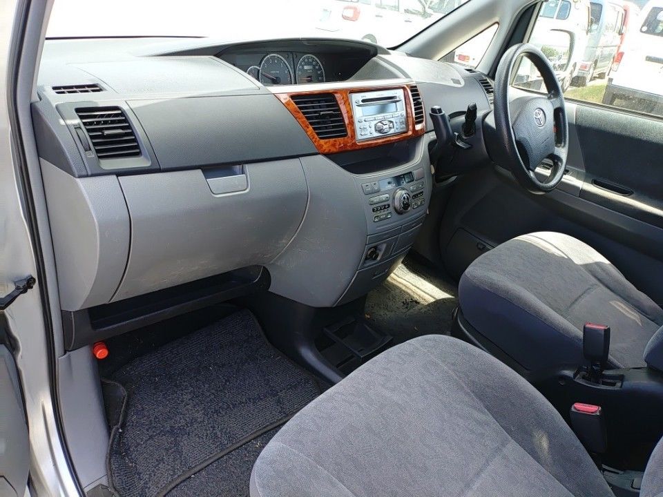 2006 Toyota Noah auction photo 16