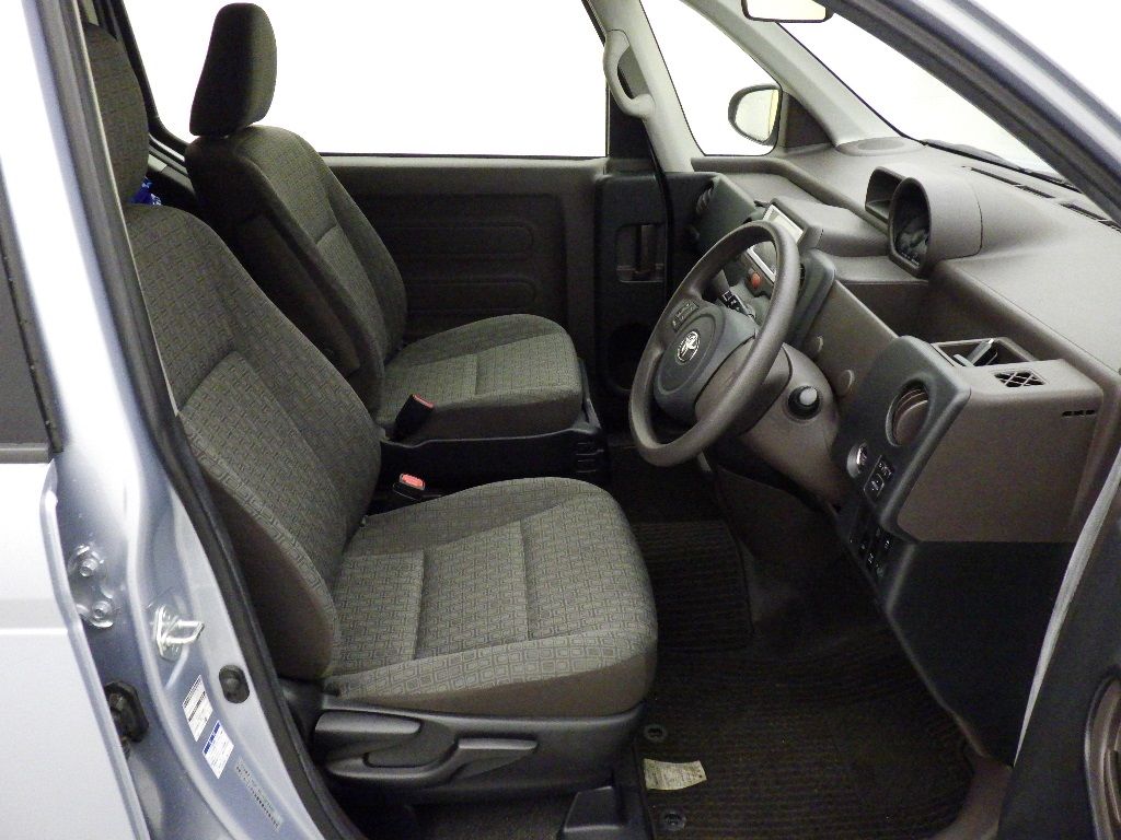 2013 Toyota Spade 4WD X auction photo 6