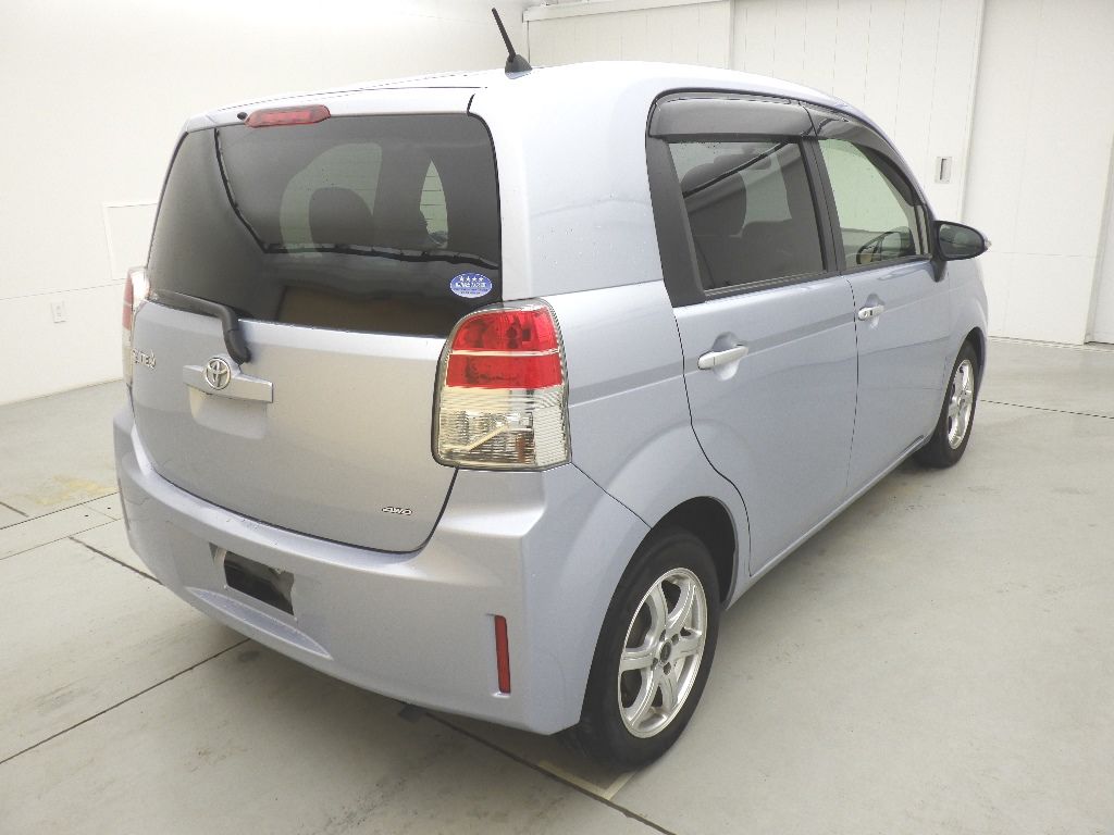 2013 Toyota Spade 4WD X auction photo 2