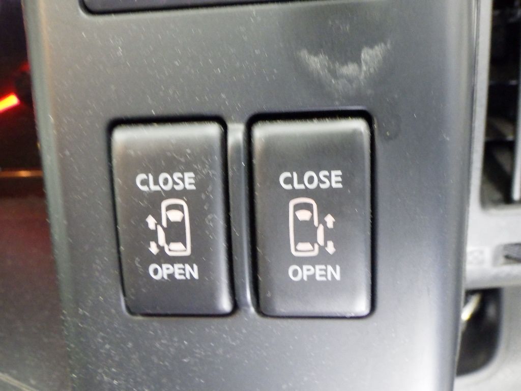 2009 Nissan Serena Highway Star V Selection auction photo 8