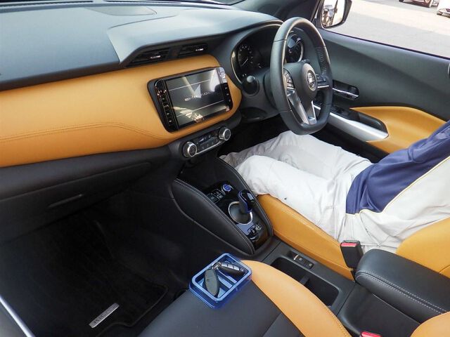 2022 Nissan Kicks X Two-Tone Interior Edition auction photo 3