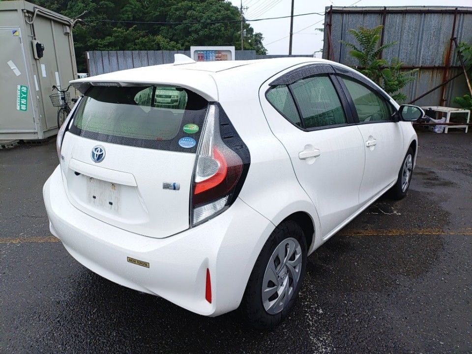 2021 Toyota Aqua auction photo 2