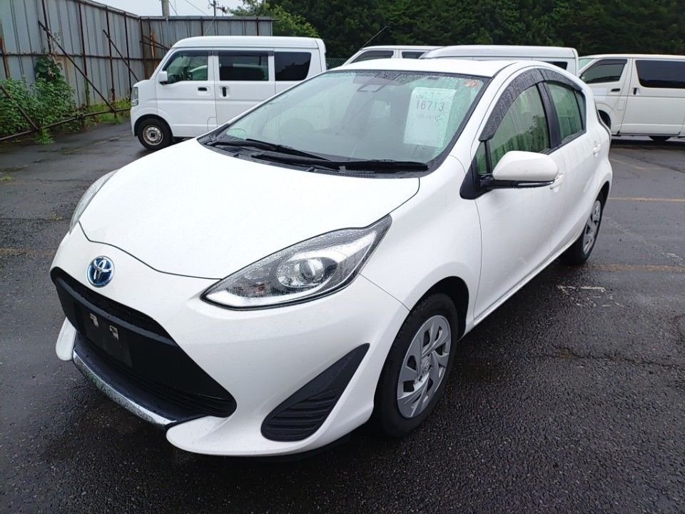 Japan Auction Vehicles 32 2021 Toyota Aqua auction photo