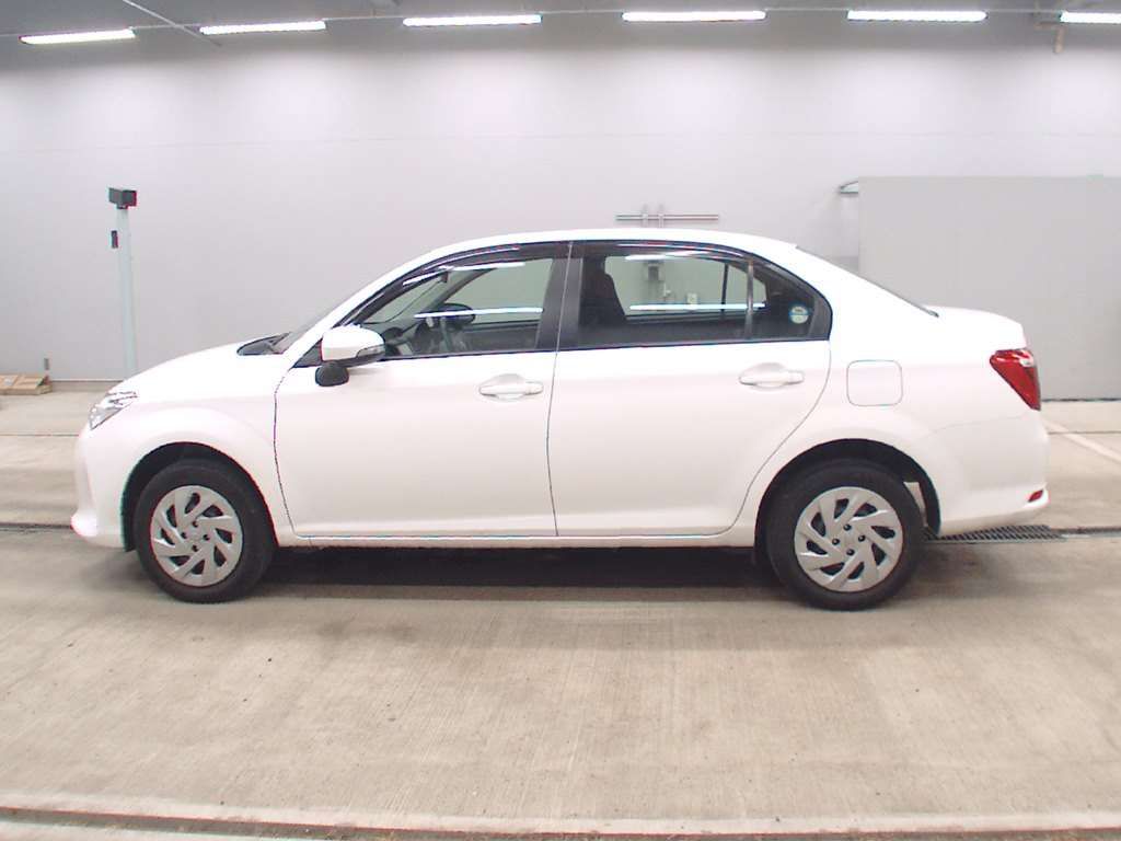 2021 Toyota Corolla Axio EX 4WD auction photo 4